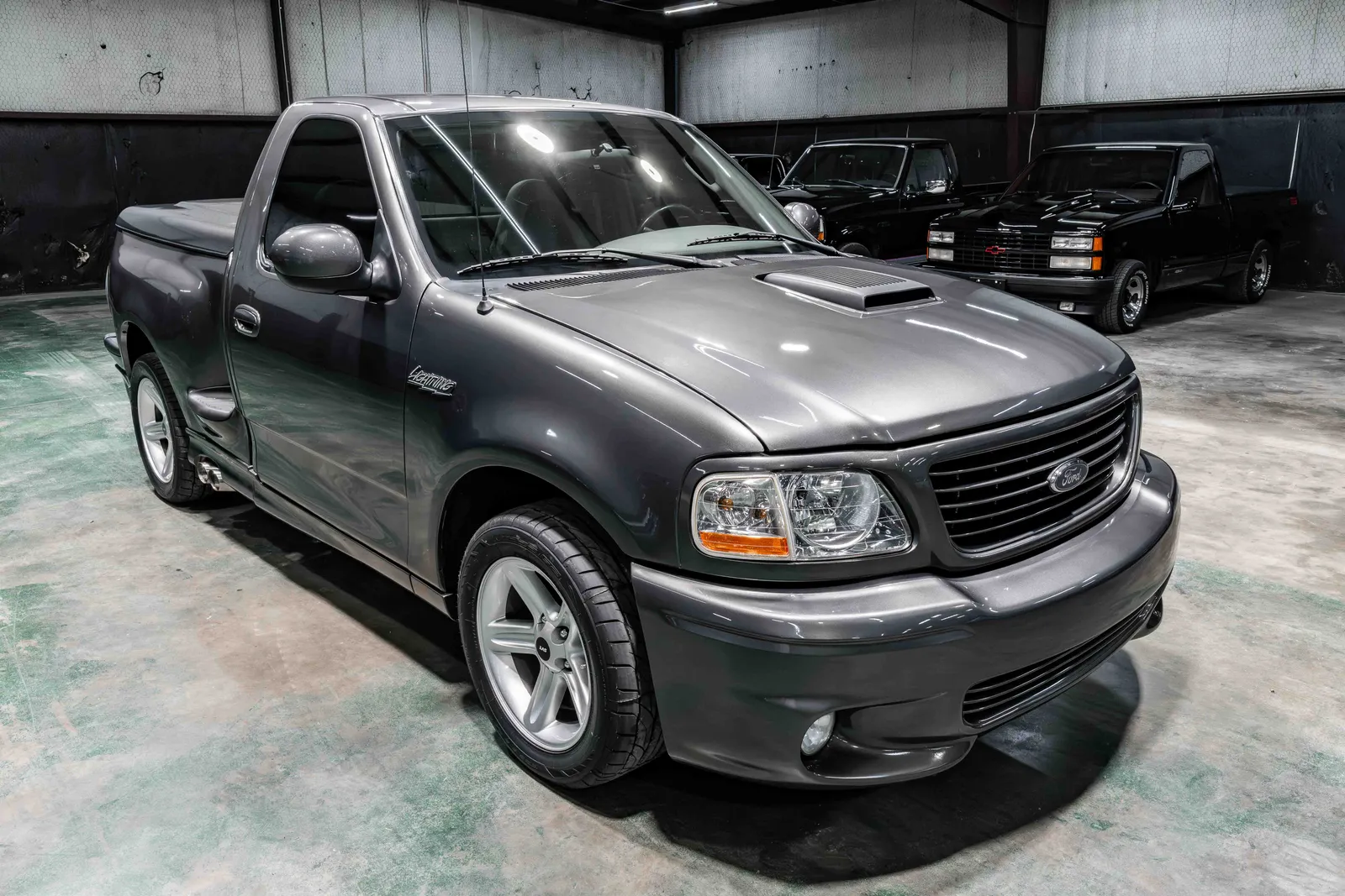 6_2004-Ford-Lightning-Dark Shadow Gray-A17613-43.jpg